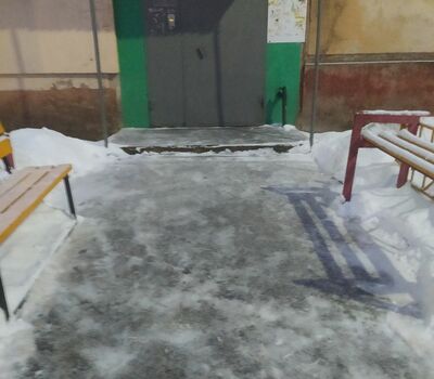 Очистка входных групп на МКД